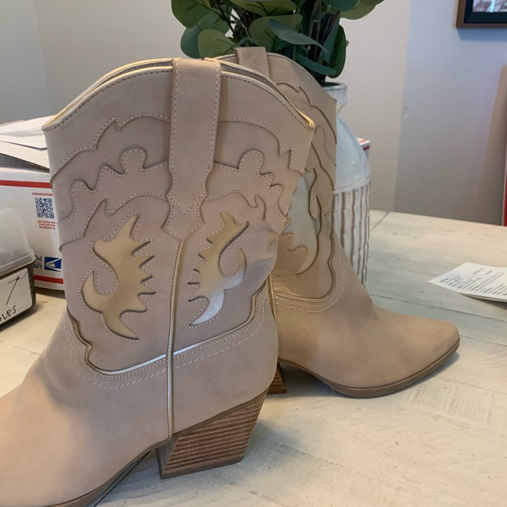 New Dolce Vita Cowboy